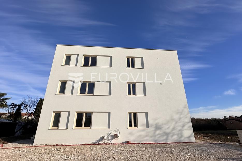 Istra, Poreč, trosoban stan u novogradnji s pogledom na more NKP 112,47m2 - cover