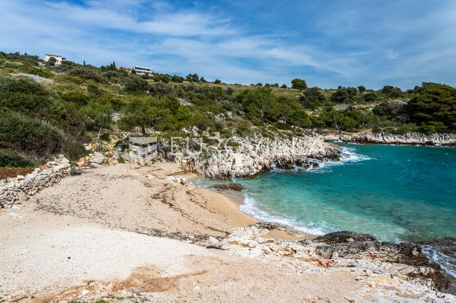 Rogoznica, Zečevo Rogozničko, nevjerovatno građevinsko zemljište na samo 5 metara od mora! - cover