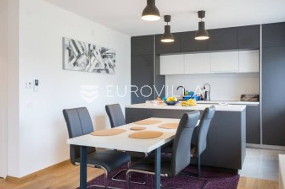 Srebrnjak zgrada sa 3 stana, investicija - cover