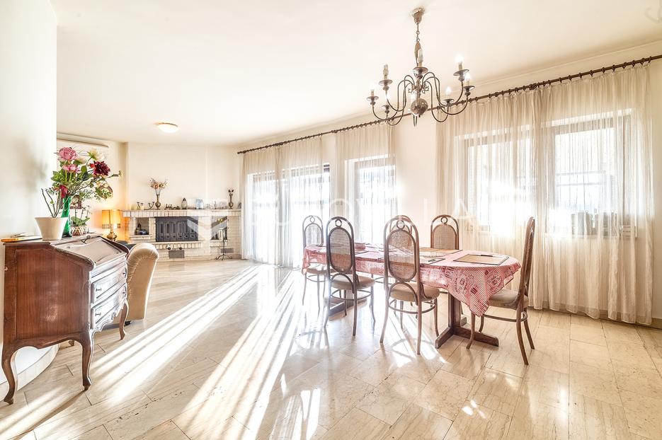 Velika Gorica, Novo Čiće, obiteljska kuća 715 m2 na zemljištu 23.730 m2 - cover