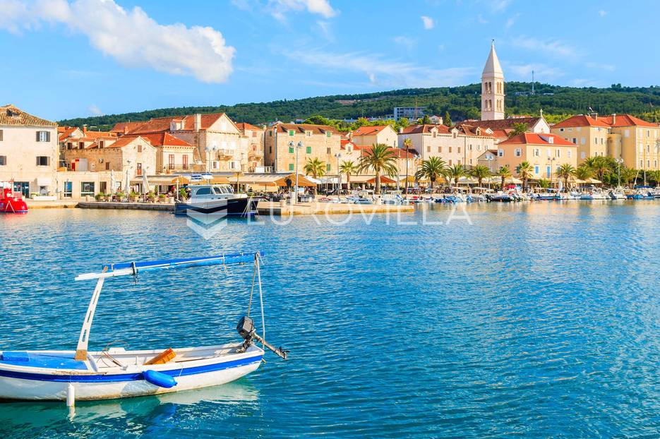 Brač, Supetar  atraktivan poslovni prostor s projektom za  nadogradnju - cover