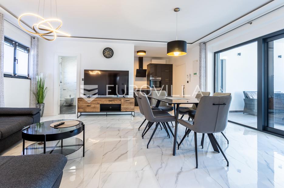 Vodice, Srima, dvosoban stan prizemlje, 50 metara od mora - cover