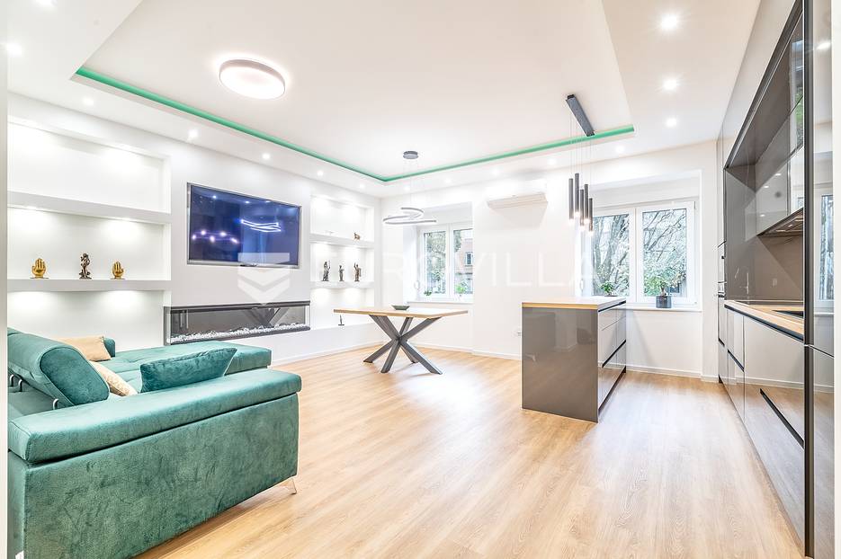 Zagreb, Britanski trg, adaptiran trosoban stan 86 m2 u visokom prizemlju - cover