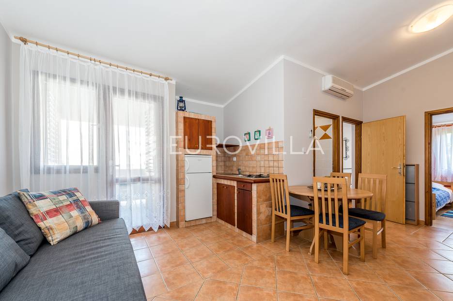 Šibenik, Grebaštica, kuća s apartmanima drugi red od mora - cover