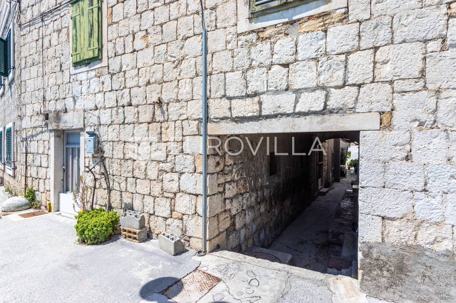 Kaštel Sućurac, autentična kamena kuća za rekonstrukciju - cover