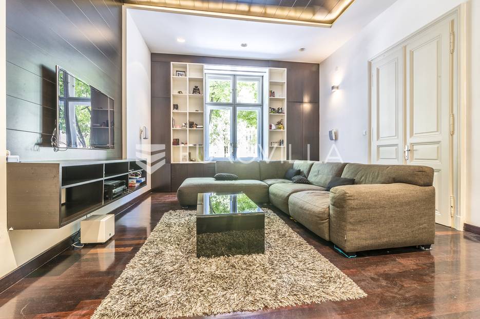 Marulićev trg, prekrasan trosoban stan NKP 124 m2 - cover