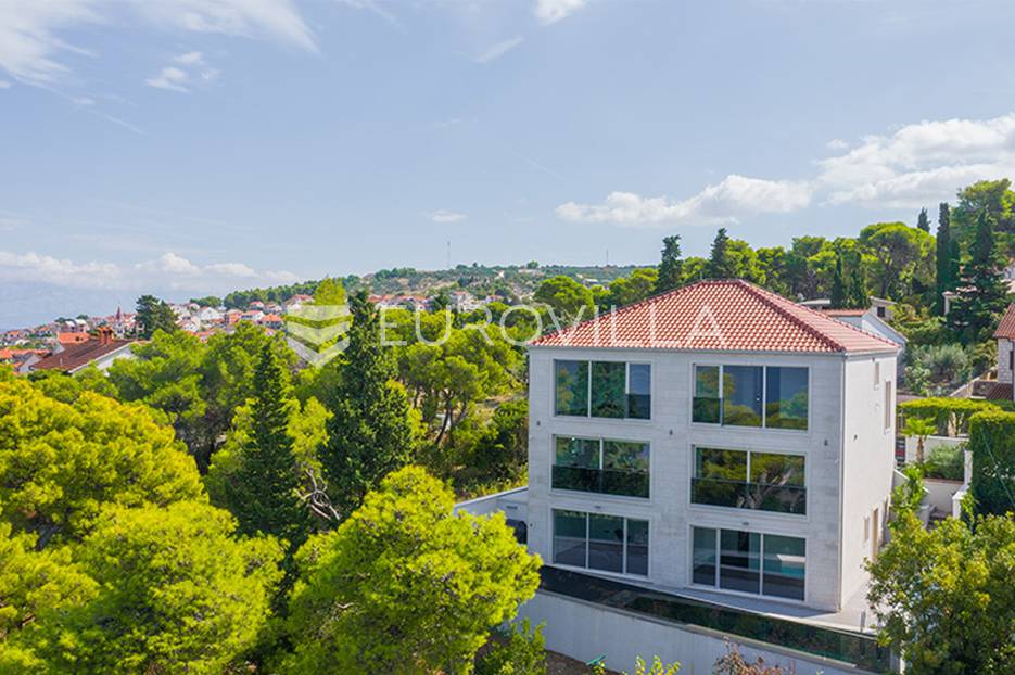 Brač, eleganta vila s pogledom na more - cover