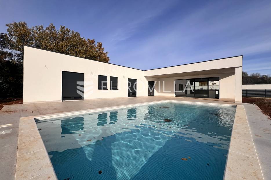 Istra, Labin - prekrasna moderna prizemnica s bazenom i garažom, NKP 209 m2 - cover