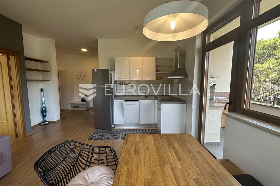 Premantura, trosoban  NKP 70 m2, udaljen  50 m od mora - cover