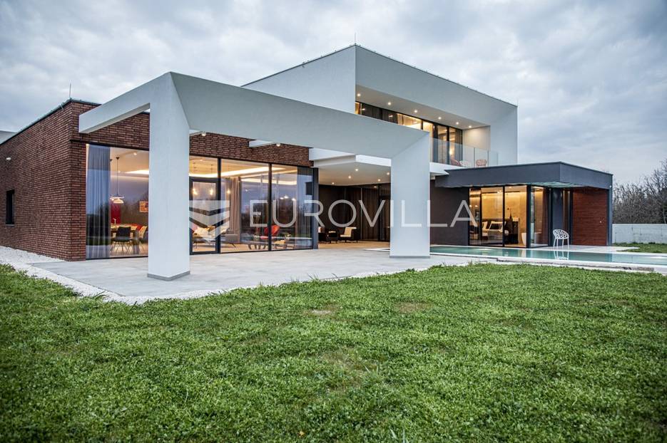 Istra, okolica Pule, novogradnja vrhunska Villa s bazenom 460 m do mora - cover