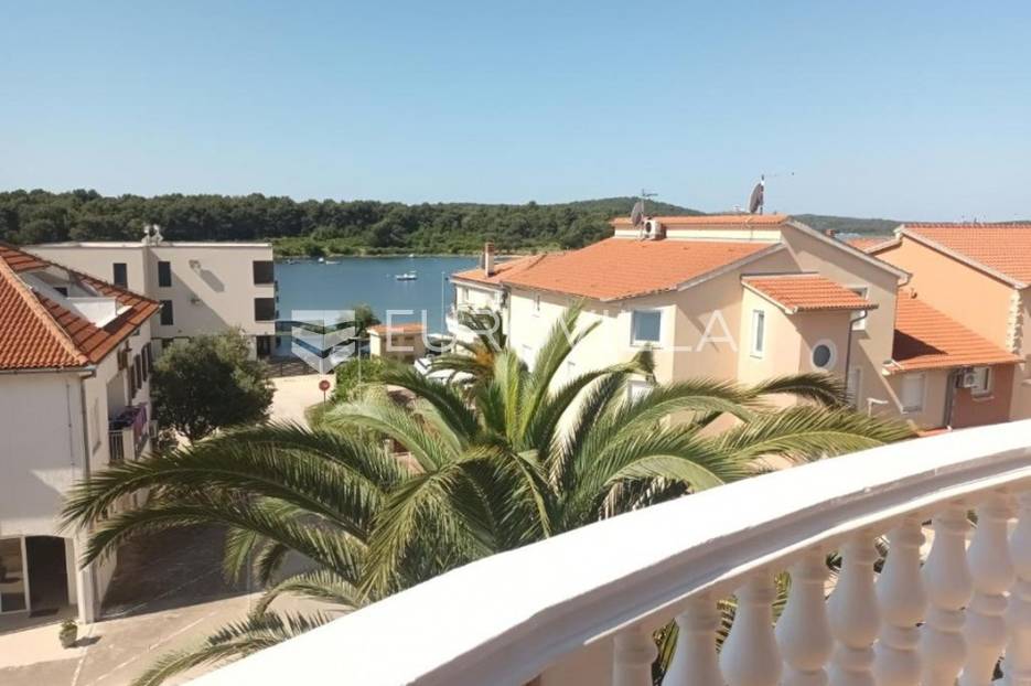 Istra, Medulin, kuća sa 9 apartmana, pogledom more NKP 55O m2 - cover