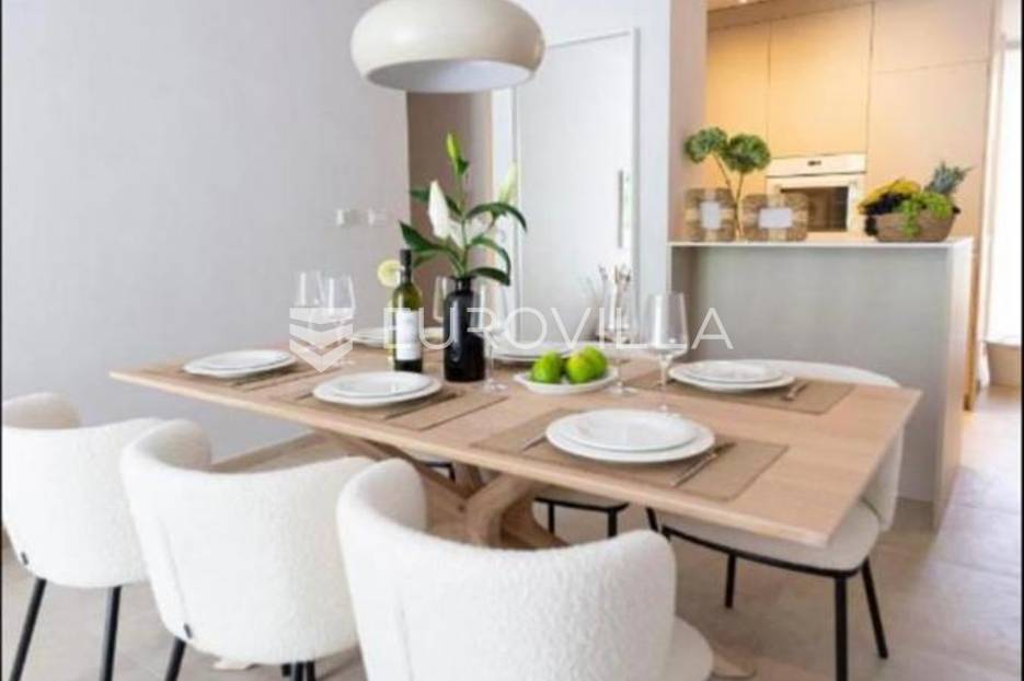 Split, novouređen stan nadomak centra grada - cover