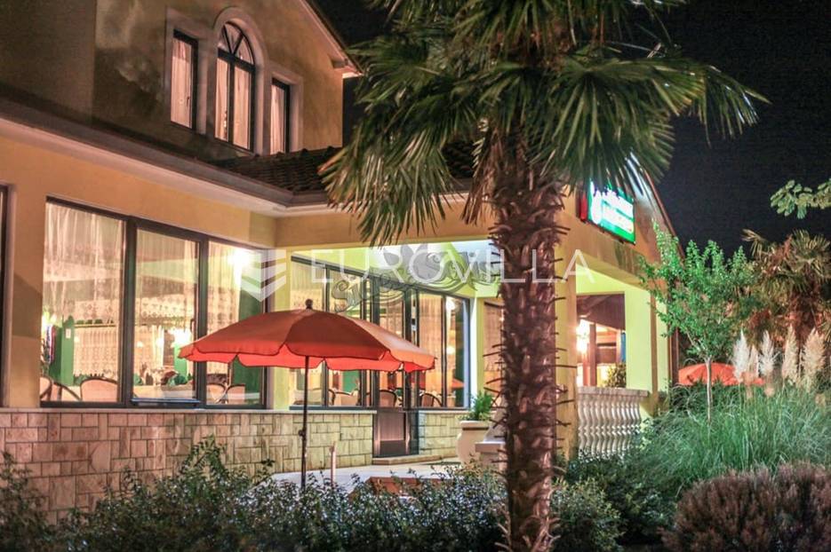 Istra, Umag, poslovno-stambeni komplex NKP 820 m2 - cover