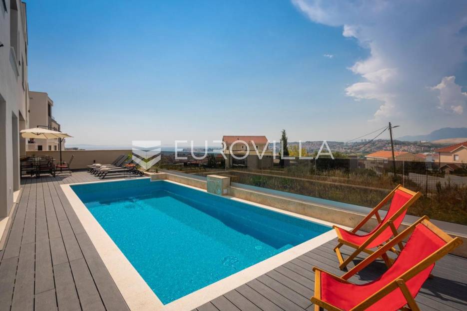 Podstrana, moderna vila s bazenom dostupna od 1. listopada - cover