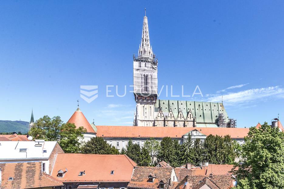 Trg Bana Jelačića prekrasan četverosoban stan - cover