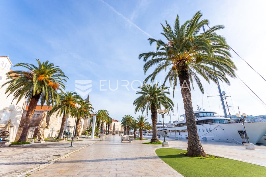 Trogir, odličan dvosoban stan na prvoj etaži novogradnje - cover