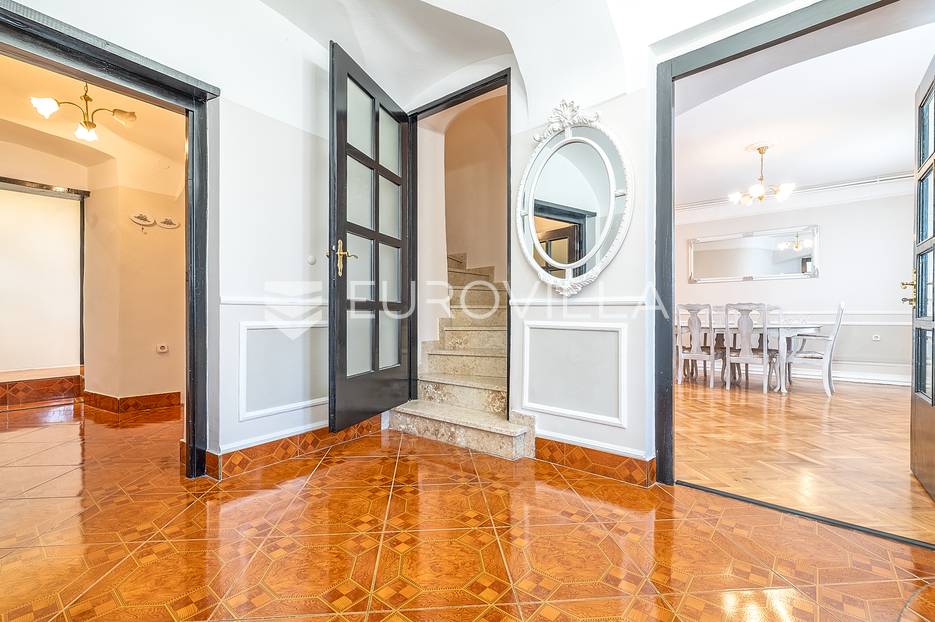 Samobor, strogi centar, villa 268 m2, jedinstvena ponuda - cover