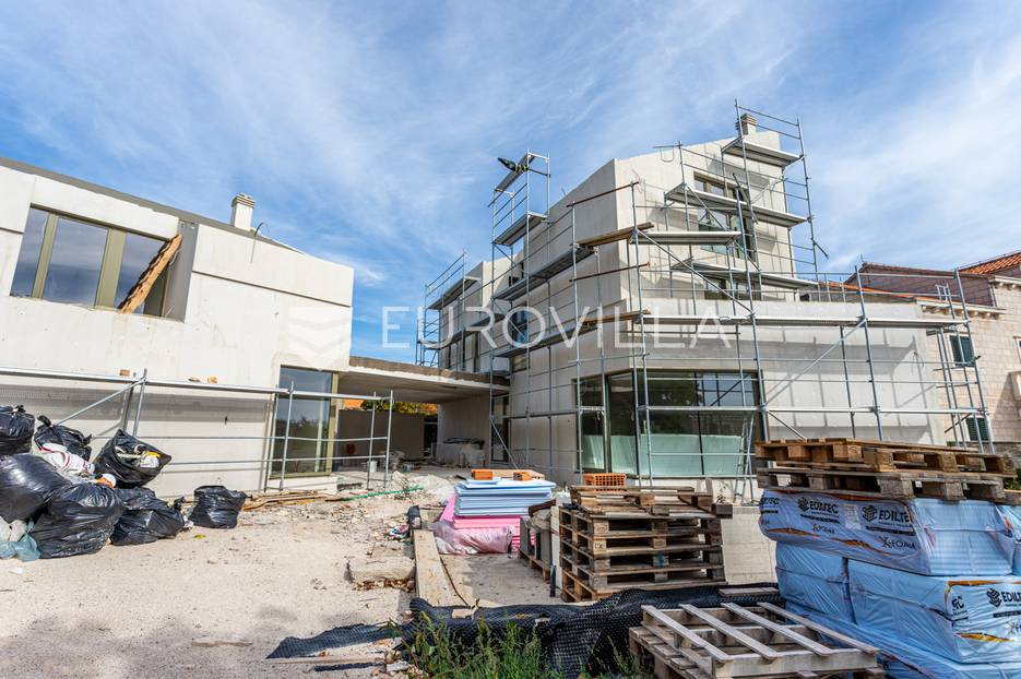 Brač, dvije odvojene kuće u fazi gradnje, u blizini Bola - cover