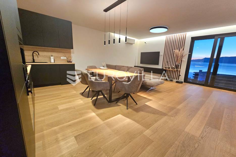 Rijeka, Costabella, luksuzan novouređen trosoban stan NKP 86.57 m2 - cover