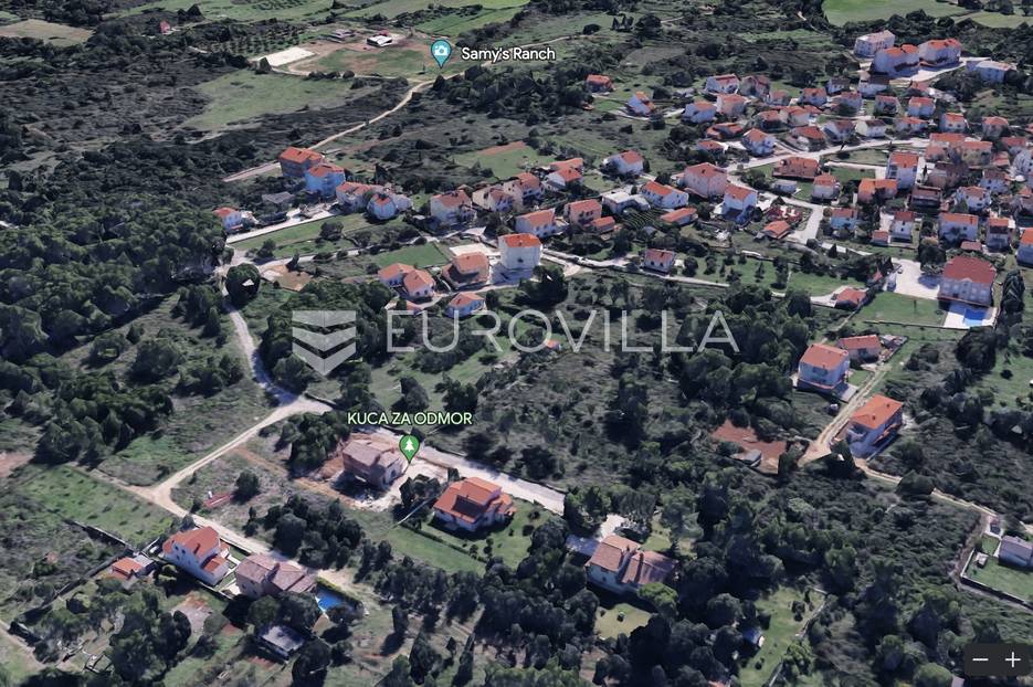 Medulin - građevinska parcela okružena zelenilom, pogled na more s kata NKP 758 m2 - cover