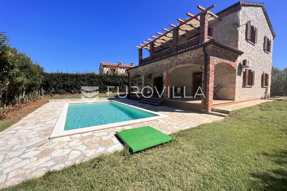 Istra, Svetvinčenat - lijepa kamena katnica s bazenom 32 m2, NKP 142.75 m2 - cover