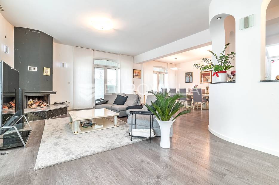 Zagreb, Remete, obiteljska kuća 450 m2 s bazenom - cover