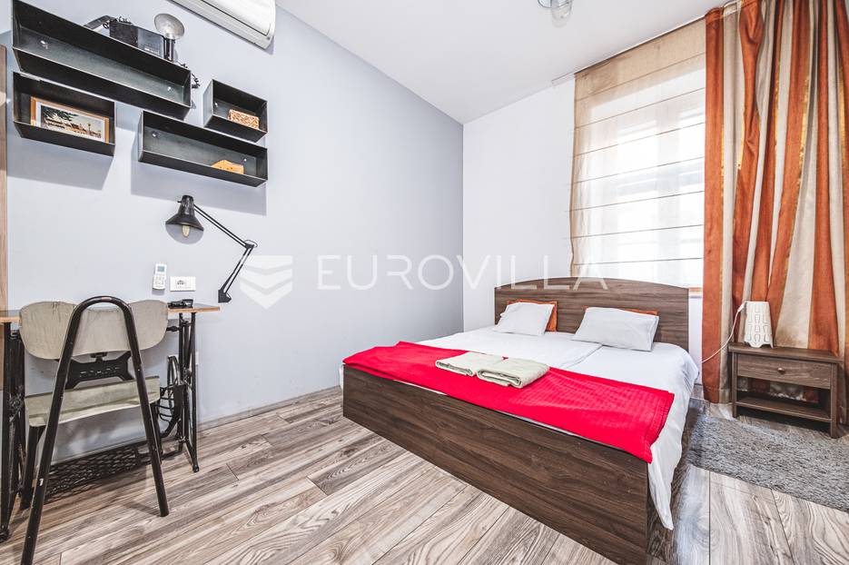 Zagreb, Donji Grad, peterosoban stan / turistički objekt 100 m2 - cover