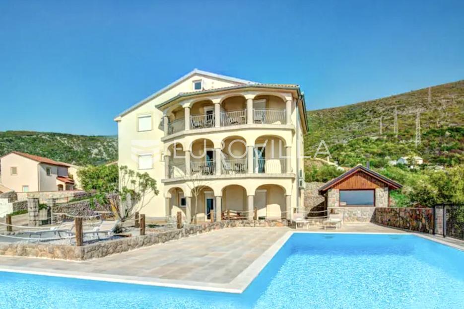 Senj, apartmanska villa 450 m2 s predivnim pogledom na more - cover