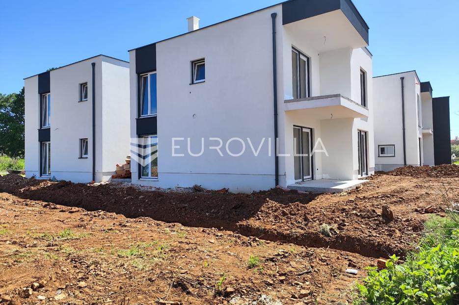 Istra, Medulin, prostrana kuća sa bazenom, novogradnja - cover