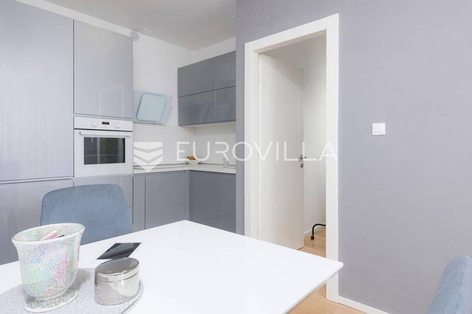 Split, Morska vila, stan dostupan dugoročno od 1. travnja 2024. - cover