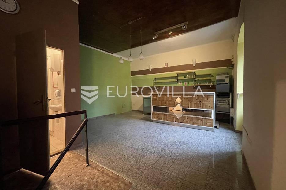 Istra, Pula, poslovni prostor u centru, prilika! - cover