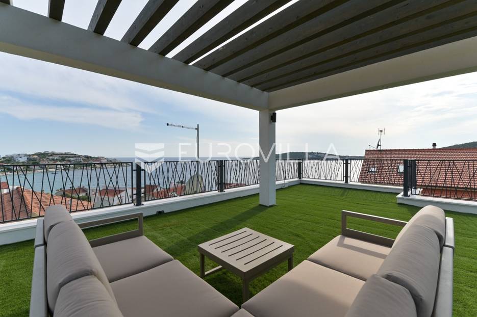 Marina, novogradnja, stan s krovnom terasom - cover