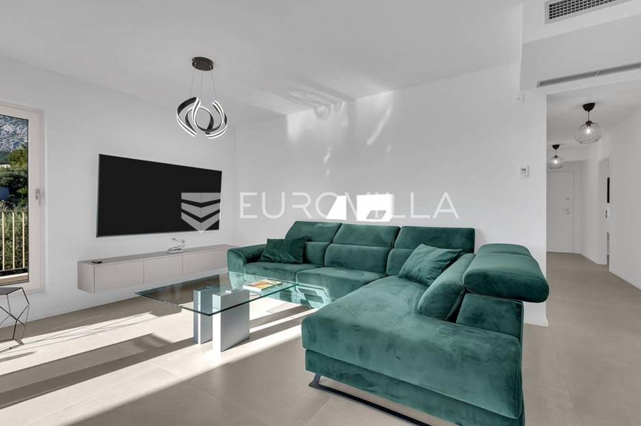 Tučepi, trosoban komforan stan s bazenom - cover