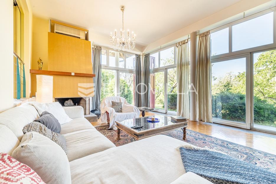 Šestine obiteljska vila 550m2 na zemljištu 2.650m2 - cover