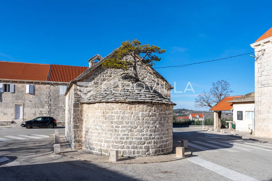 Brač, Bobovišća građevinsko zemljište 3.150m2 - cover