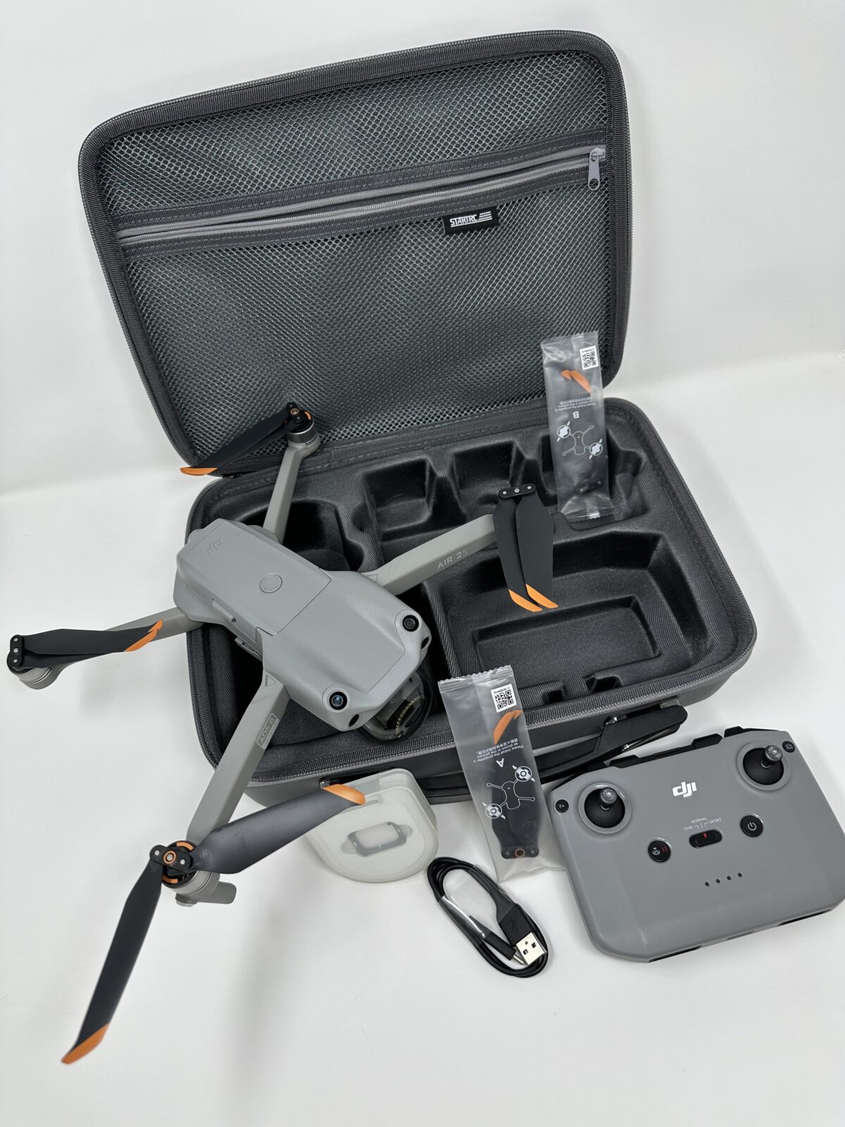DJI Air 2S dron - cover