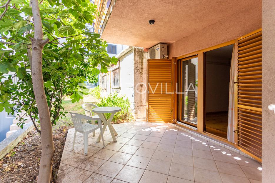 Makarska, lijepa dvojna kuća za življenje ili turizam - cover