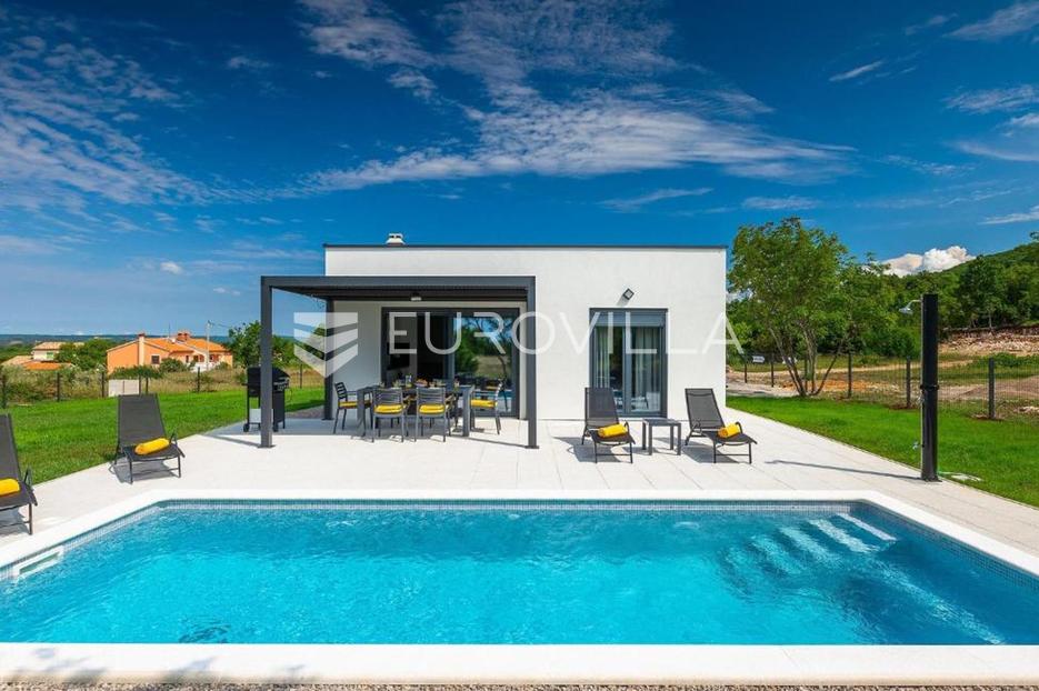 Labin, šarmantna prizemnica s bazenom - cover