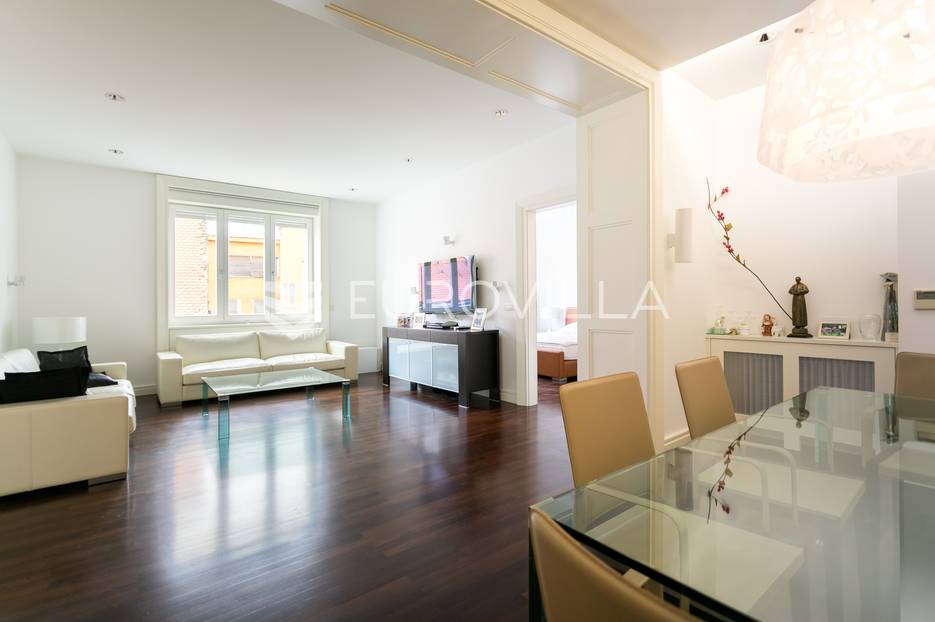 Zagreb, Trg bana Josipa Jelačića, luksuzan četverosoban stan 120 m2 - cover