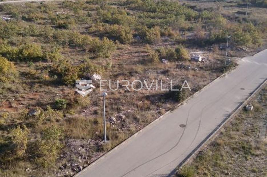 Dicmo, Građevinsko zemljište u poslovnoj zoni - cover