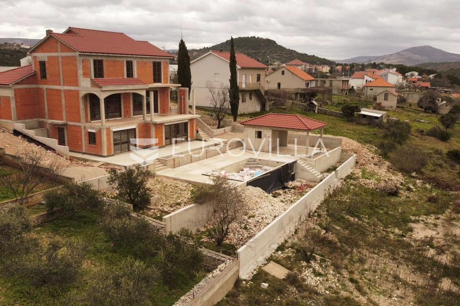 Šibenik, Vrpolje, obiteljska kuća u izgradnji - cover