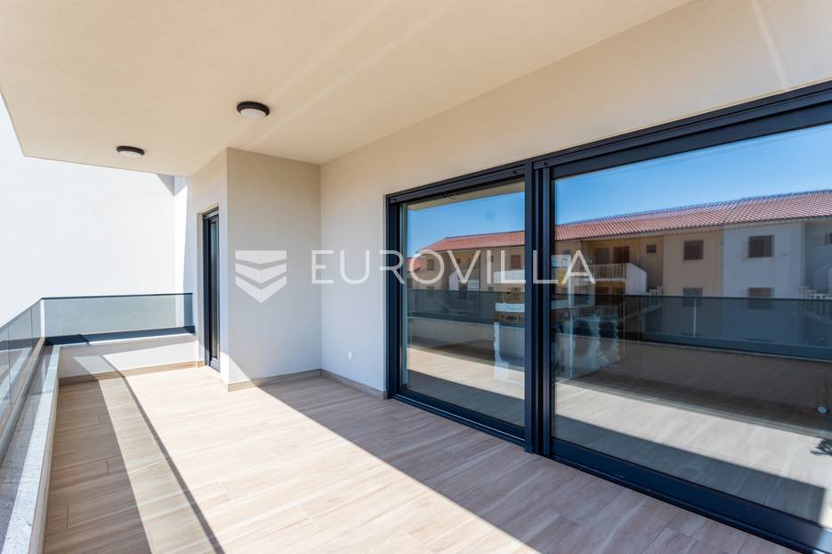 Pag, Povljana, dvosoban stan na prvom katu stambene zgrade - cover