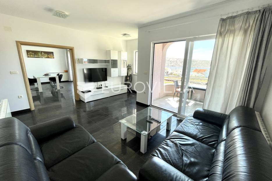 Rab, Barbat, trosoban stan na 1. katu veličine 102 m2 - cover