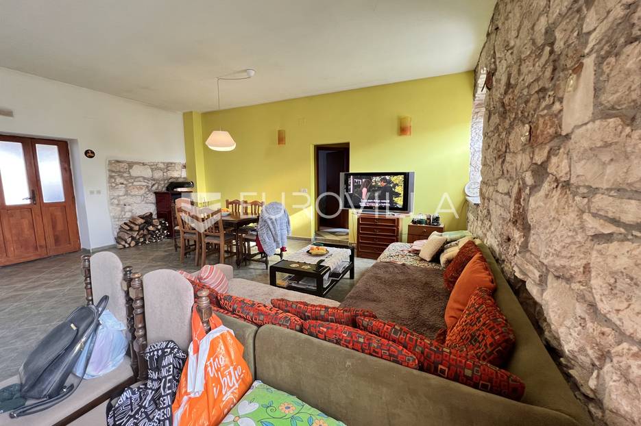 Istra, Valtura - samostojeća istarska adaptirana kuća NKP 136 m2, 618 m2 parcele - cover