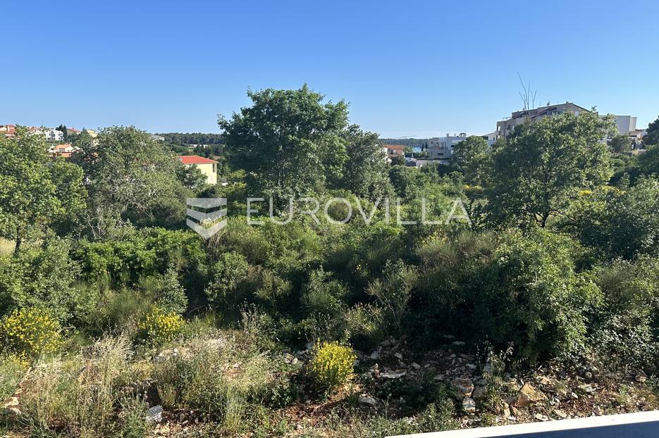 Medulin, atraktivno građevinsko zemljište  2348 m2 , udaljeno 400 m od mora - cover