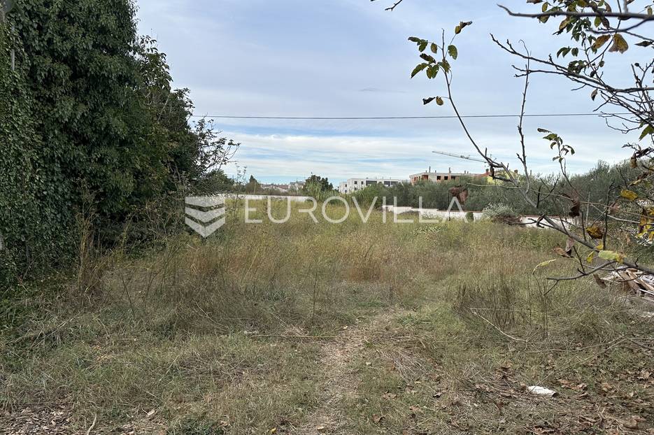 Pula, veliko građevinsko zemljište za višestambeni objekt - cover