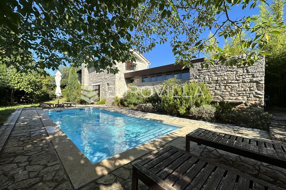 Buje, Okolica, Kamena kuća - jednistvena istarska bajka - cover