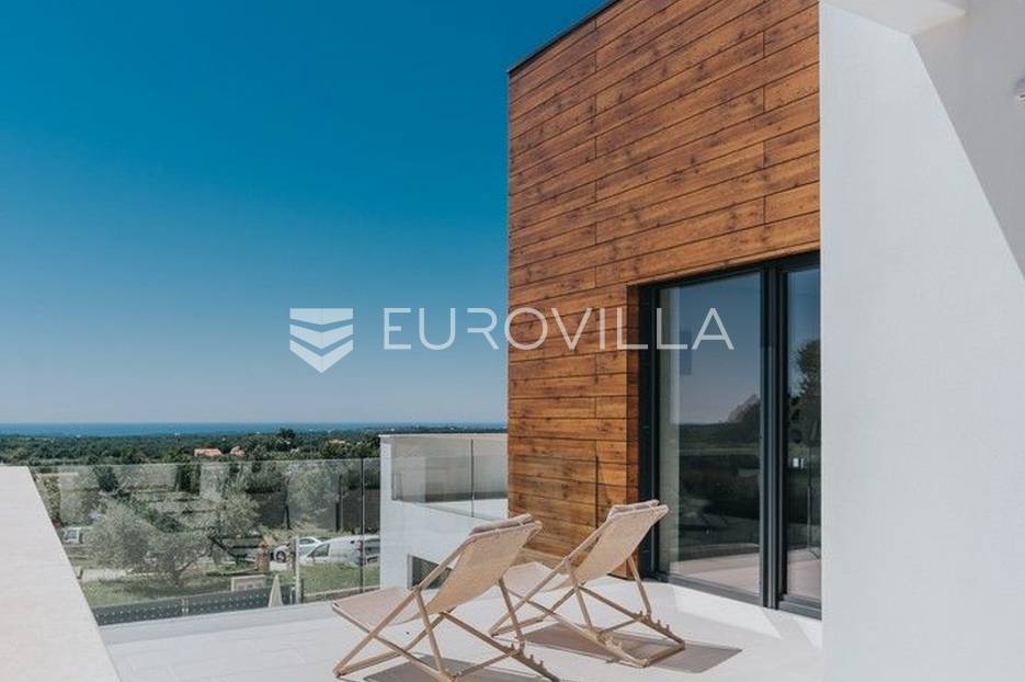 Istra, okolica Poreča prodaje se prekrasna moderna vila s bazenom i saunom - cover