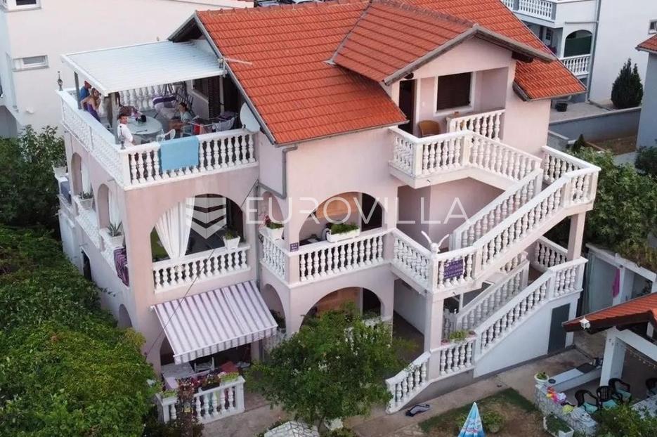 Vodice, kuća s 4 apartmana, NKP 297 m2 - cover