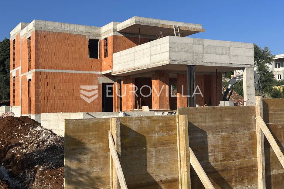 Ližnjan, prekrasna dvojna kuća  NKP 128 m2 na velikoj uređenoj okućnici - cover